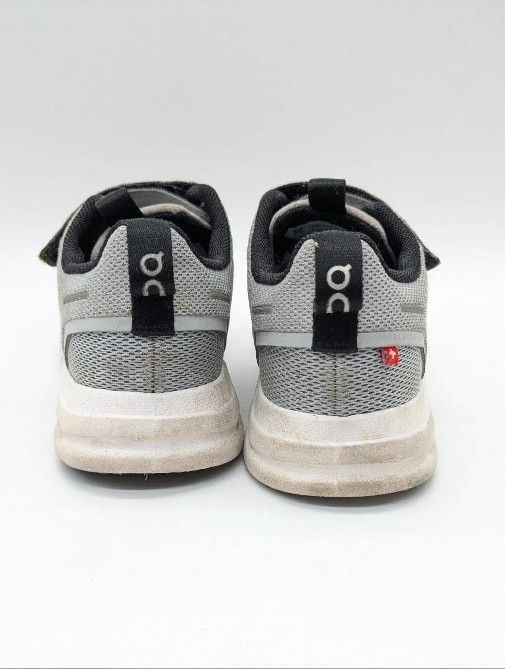 On Cloud Play Grey Glacier White Hook & Loop Kids Sneaker 11.5 - Picture 3 of 7